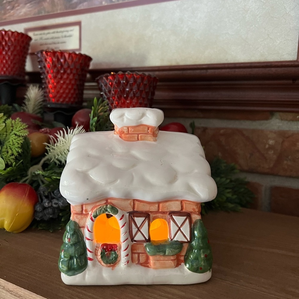 ❤️Vintage Gingerbread Wax lighted candle House